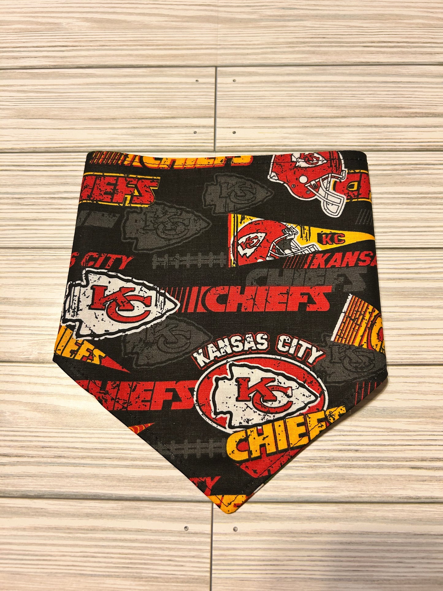 Chiefs Helmet & Flags