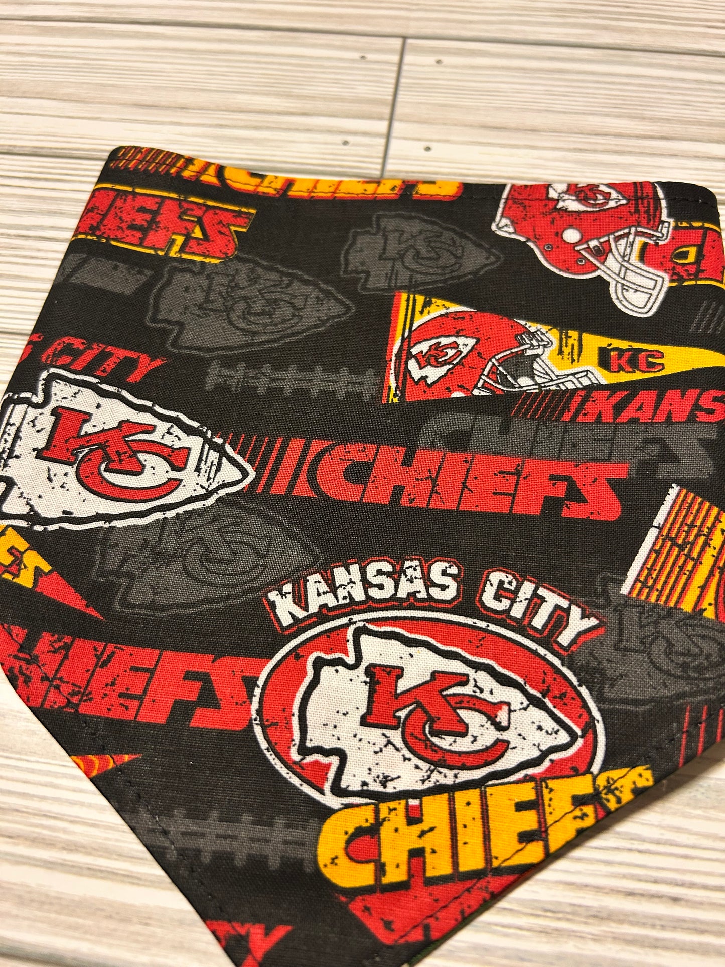 Chiefs Helmet & Flags